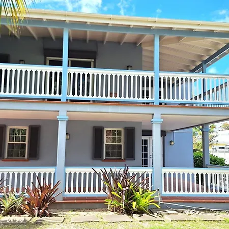 Spacious Villa Less Than 5 Minutes From The Beach